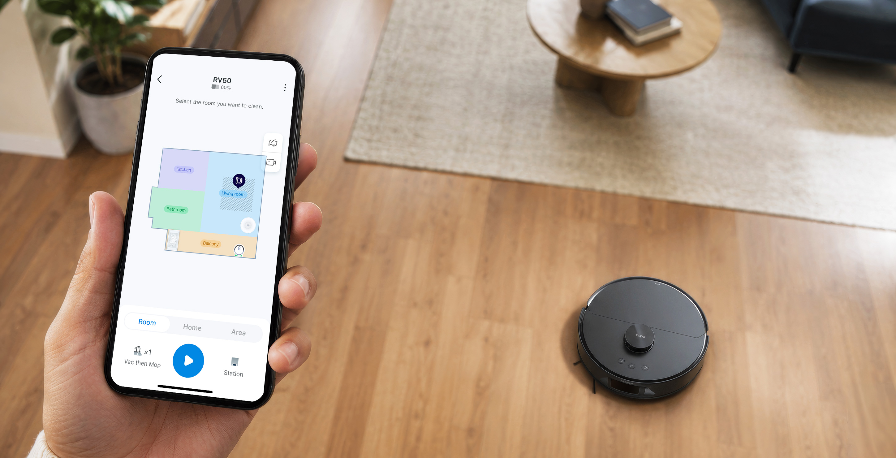 Tapo app showing a scanned home map beside the robot vacuum
